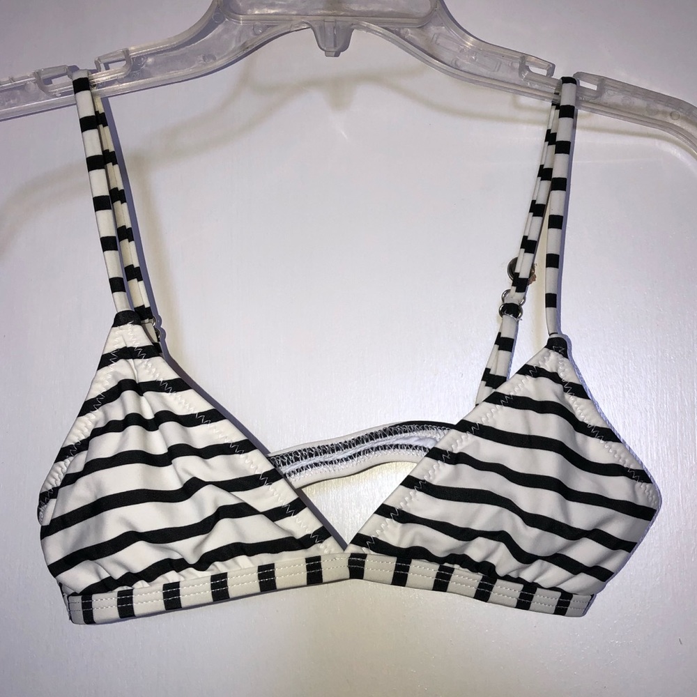 Nasty Gal Black White striped Bikini top xs - Picture 3 of 8